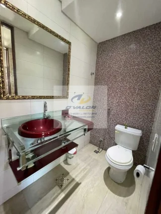 Imagem Vendo casa em condomínio fechado, com 360 m2, 5 quartos sendo 4 suítes, sala p/ 3 ambientes, 4 vgs
