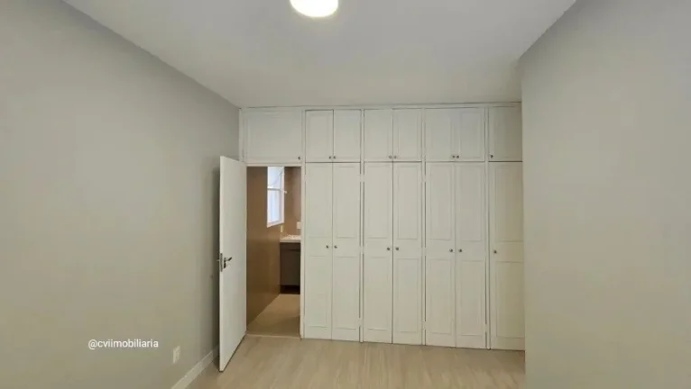 Imagem Apartamento totalmente reformado com grande área privativa.
? Área total de 220m², sendo 153m² i...