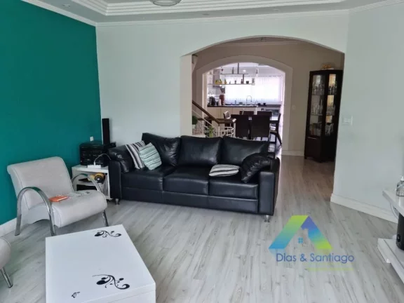 Imagem Sobrado com 3 Quartos e 3 banheiros à Venda, 250 m² por R$ 739.900