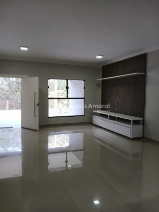 Imagem Casa térrea moderna, construída há apenas 2 anos, em terreno de 250 m² com 138,35 m² de área c...