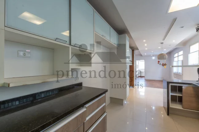 Imagem Apartamento reformado com 230m² em Higienópolis, 3 quartos (1 suíte) e 2 vagas.