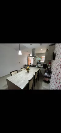 Imagem Sobrado com 250 m² 3 Dormitorios sendo 1 Suíte com sacada e 4 Vagas