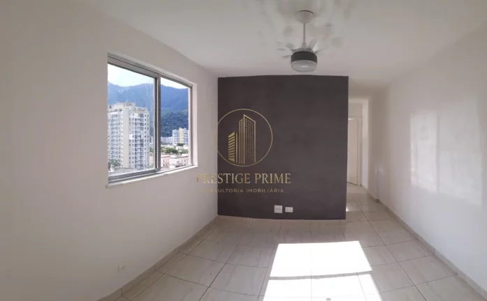Descubra este lindo apartamento reformado, claro e arejado. Em andar alto, com posição frontal e s...