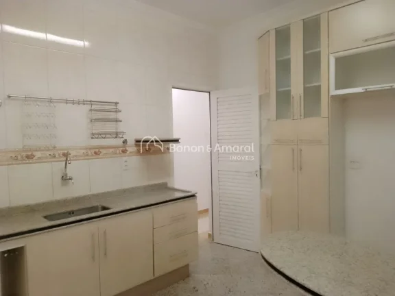Imagem Linda casa térrea com 202 m², localizada no desejado condomínio Villagio Fiorentino. O imóvel co...