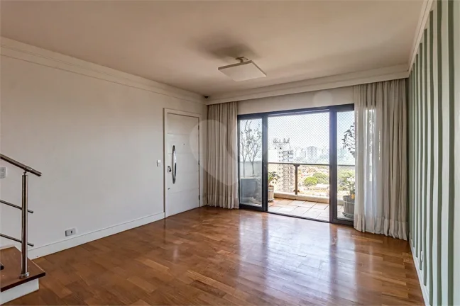 Imagem Cobertura à venda com 4 quartos, sendo 2 suítes, no condomínio Antonieta, São Paulo - SP
