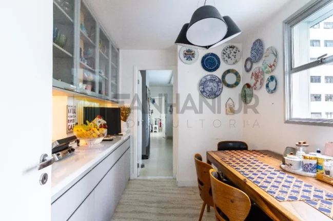 Imagem Apartamento de alto padrão para locação no Itaim Bibi, São Paulo-SP: 3 quartos, 3 suítes, 4 salas, 5 banheiros, 3 vagas, 280m².