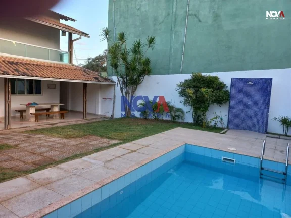 Imagem Venha viver com todo o conforto e requinte em uma casa que redefine o conceito de lar. Esta espetacu...