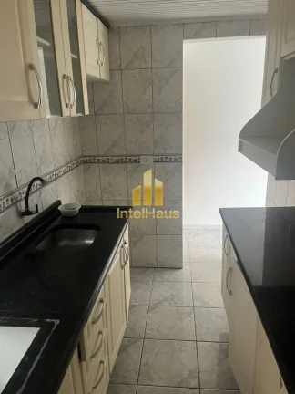 Imagem Apartamento com 2 dormitórios, sala para dois ambientes, cozinha com armários e cooktop, 1 banheir...
