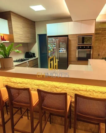 Imagem Casa 3 quartos no Jardins Madri, em terreno com 406,25m² com 209,87m² de área construída possui:...