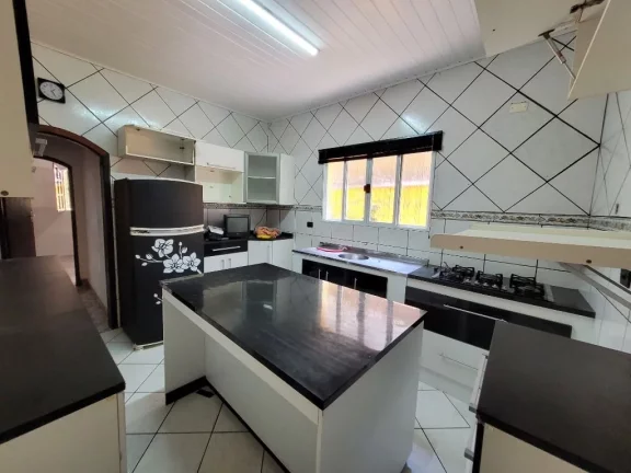 Imagem VICENTE DE CARVALHO- CASA TOTALMENTE REFORMADA , RICA EM ARMÁRIOS , GARAGEM PARA 04 AUTOS.