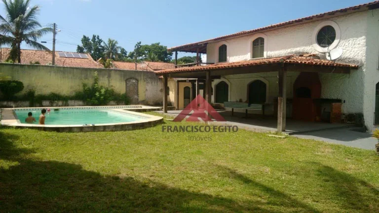 Imagem Casa com 6 dormitórios à venda, 300 m² por R$ 900.000,00 - Vila Capri - Araruama/RJ