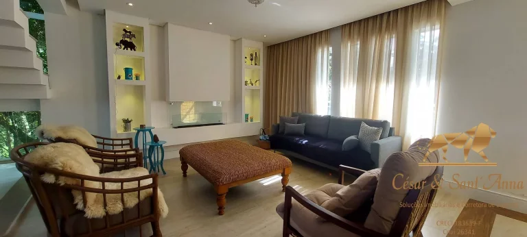 Imagem Casa com 03 suítes e 450m² no Alto da Boa Vista em Campos do Jordão.
