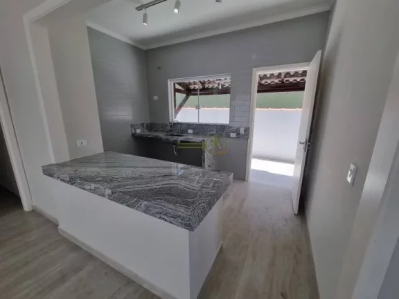 Imagem Casa reformada térrea, 100 metros da praia Piscina com cascata, luz de led