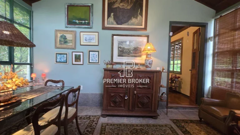 Imagem Casa à venda, 226 m² por R$ 1.250.000,00 - Bom Retiro - Teresópolis/RJ