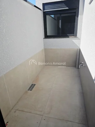 Imagem Esta linda casa térrea nova está localizada em um condomínio com excelente localização, com fá...
