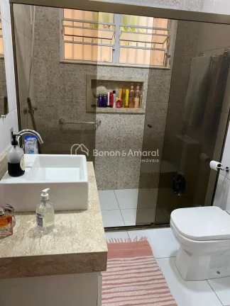 Imagem Que tal morar perto de tudo e ainda desfrutar de uma casa aconchegante, pronta para receber amigos e...