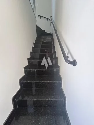 Imagem Linda casa em condomínio novo com acabamento impecável