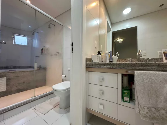 Imagem Apartamento mobiliado com 4 suítes e 3 vagas de garagem no bairro Fazenda em Itajaí