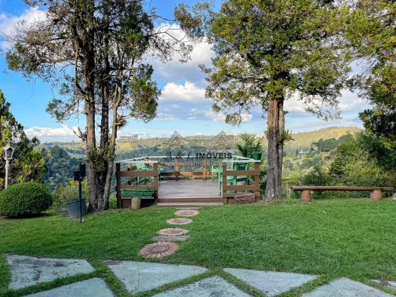 Imagem Casa à venda em Campos do Jordão - Com vista panorâmica e lareira
