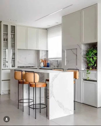 Imagem Apartamento com 3 suítes e 2 vagas de garagem Bairro Pioneiros em Balneário Camboriú/SC