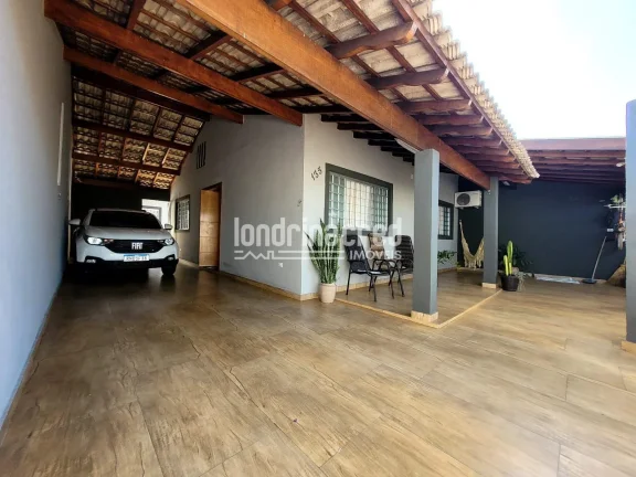 Imagem Excelente casa na Zona Norte de Londrina com 3 dormitórios (1 suíte), edícula, área gourmet, 3 vagas, ar-condicionado, câmeras e portão eletrônico!