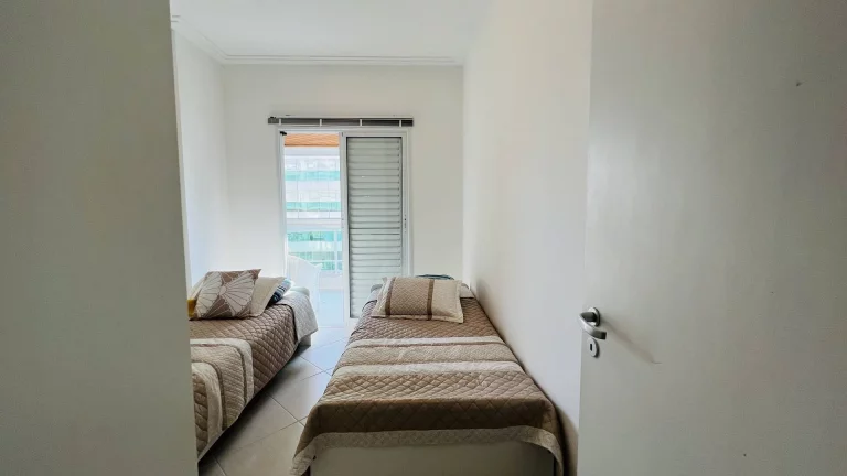 Imagem Apartamento decorado p?(C) na areia para venda com vista para mar.