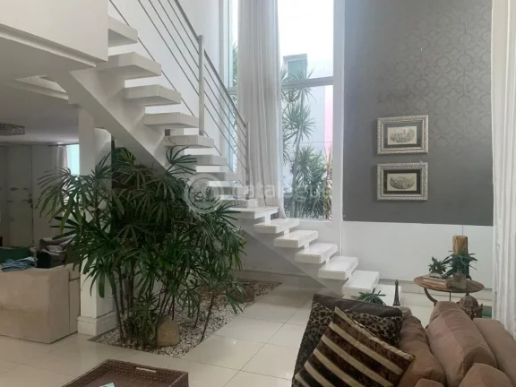 Imagem Linda Casa no Cond. Padre Monte com 5 suites