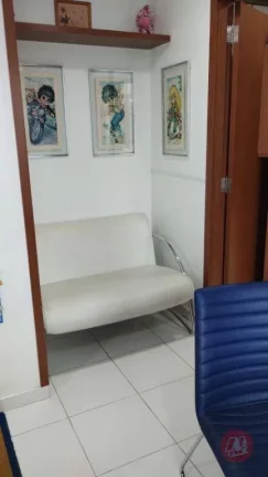 Imagem Sala comercial com 39 m² e vaga na avenida Carlos Gomes.