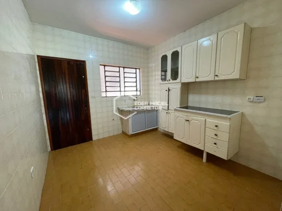 Imagem Está procurando o lugar perfeito para morar? Este sobrado é o que você precisa! Localizado no des...