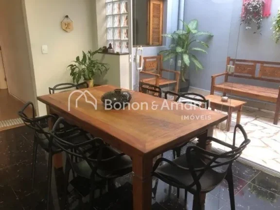 Imagem Casa à venda no Parque Taquaral com 170 m² de área construída, este imóvel oferece diversas com...