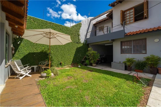 Imagem Casa com 4 Quartos à Venda, 300 m² em Jardim Lindóia - Porto Alegre