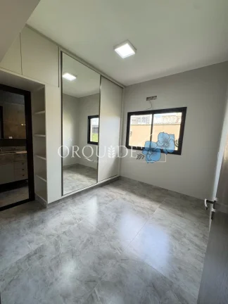 Imagem Casa à venda na cidade de rio verde com 3 quartos, 3 suítes, 2 salas, 1 banheiro, 1 vaga de garagem e 156m² de área.