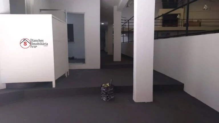 Imagem VENDE SE GALPÃO NA VILA FORMOSA Ótimo galpão de esquina 650m Construída 650m Terreno 08 Banheiro P?(C) direito 7 metros Vagas p/ carga e descarga Energia trifásica 99kv