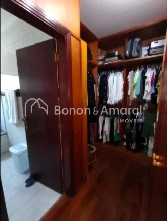 Imagem Essa casa estilo sobrado, localizada no bairro Vila Brandina! Com uma localização privilegiada, pr...