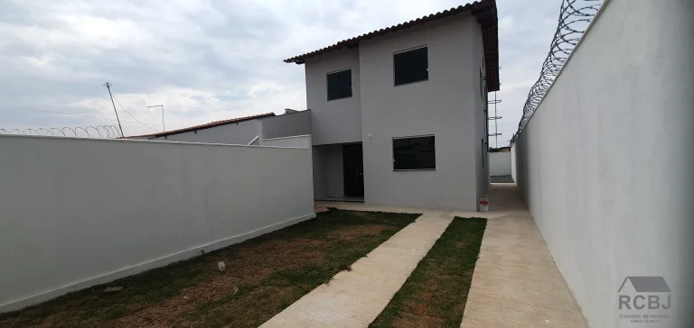 CASA RESIDENCIAL em ESMERALDAS - MG, MELO VIANA