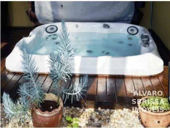 Imagem Apartamento com 4 vagas, 4 dormitórios sendo 2 suítes, todos com armários, portas balcões, venezianas automáticas e lindas vistas. 287m2. 1 por andar