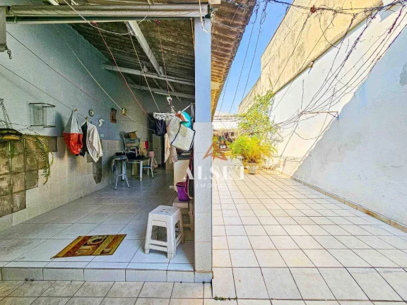 Imagem Sobrado em rua tranquila com 3 dormitórios e edícula na Vila Carrão