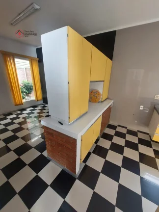 Imagem CASA ASSOBRADADA A VENDA, 500 METROS DE TERRENO. 4 DORMITÓRIOS, SENDO 2 SUITES (1 DELAS COM CLOSET E VARANDA), 2 SALAS GRANDES COM AR CONDICIONADO.
