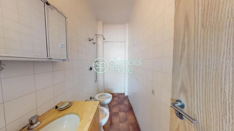 Imagem Apartamento super espaçoso com 325m2 de área privativa, 3 dormitórios ( 1 suíte) e 2 vagas na ga...