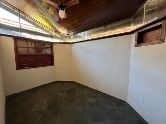 Imagem Vendo casa rústica, em ótimo estado de conservação, ótima localização