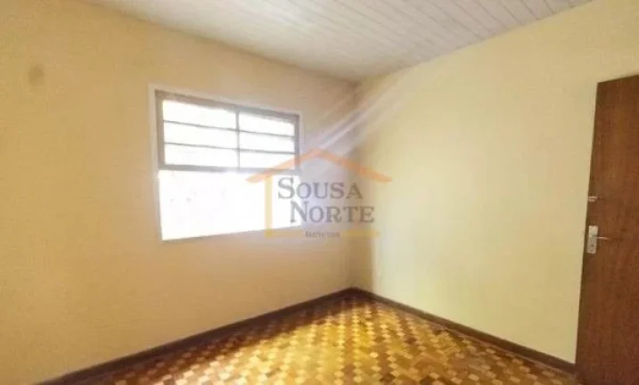 Imagem Sobrado espaçosa com 298m², 3 dormitórios, 2 banheiros e 3 vagas de garagem. Quintal na frente e ...