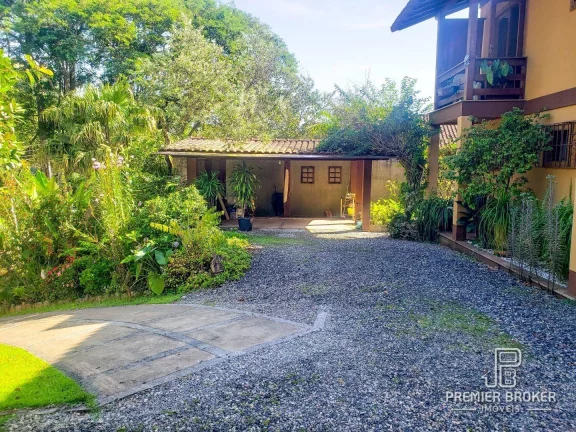 Imagem Casa com 3 dormitórios à venda, 250 m² por R$ 890.000,00 - Panorama - Teresópolis/RJ