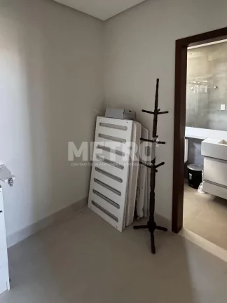 Imagem Casa no Cond. Buona Vita, 4 quartos, sendo dois suítes, uma com closet