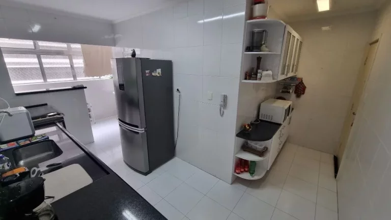 Imagem PITANGUEIRAS- CALÇADÃO TOTALMENTE REFORMADO E DECORADO , GARAGEM NO PRÉDIO.