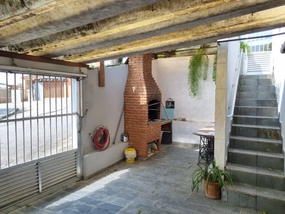 Imagem Casa com 192 m² 2 Dormitorios sendo 2 Banheiros e 4 Vagas de Gargens