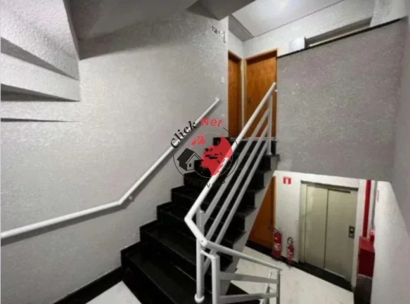 Imagem Cobertura em prédio sem condomínio com elevador à venda no bairro Vila Pires em Santo André