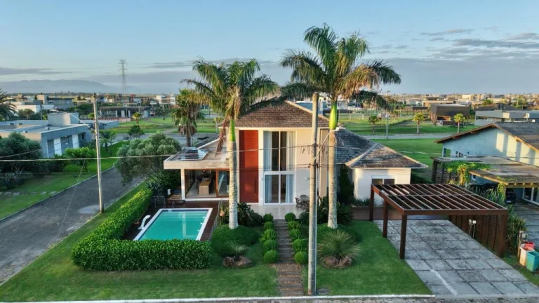 Imagem Casa em Condominio 4 Dormitórios - Bairro Atlantida Sul