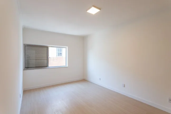 Imagem Apartamento 57M² Reformado, 1Q, 1 Banheiro, 1 Vaga, Piscina, Churrasqueira, Academia, Piscina Aquecida, Salão de Festas e Jogos, Quadra, Playground.