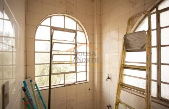 Imagem Casa localizada no bairro de Santana, com 387m² de terreno e 350m² de área construída. O imóvel...