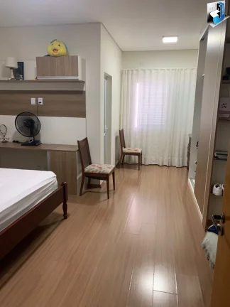 Imagem Casa de Alto Padrão com Sauna e Piscina à Venda em Tatuí - SP